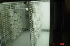 Atmospheric moisture-controlled cabinets for heat treatment