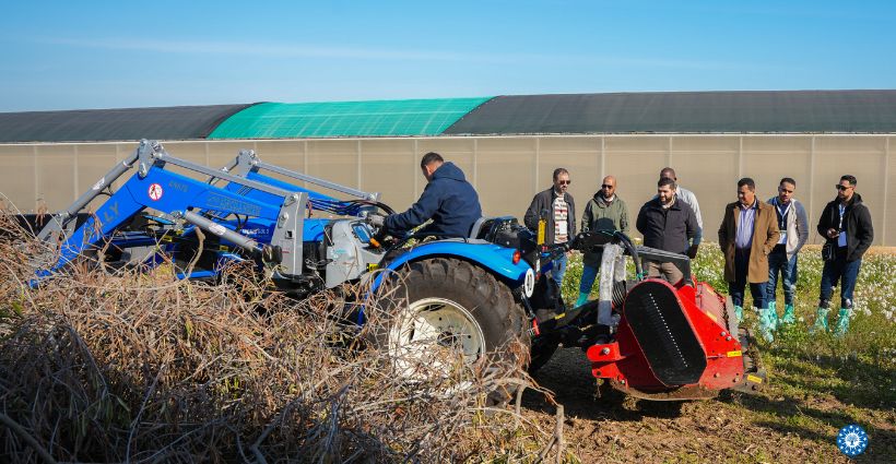 donazione di un trattore New Holland al CIHEAM Bari